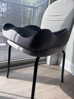 Black Ergonomic Seat Cushion