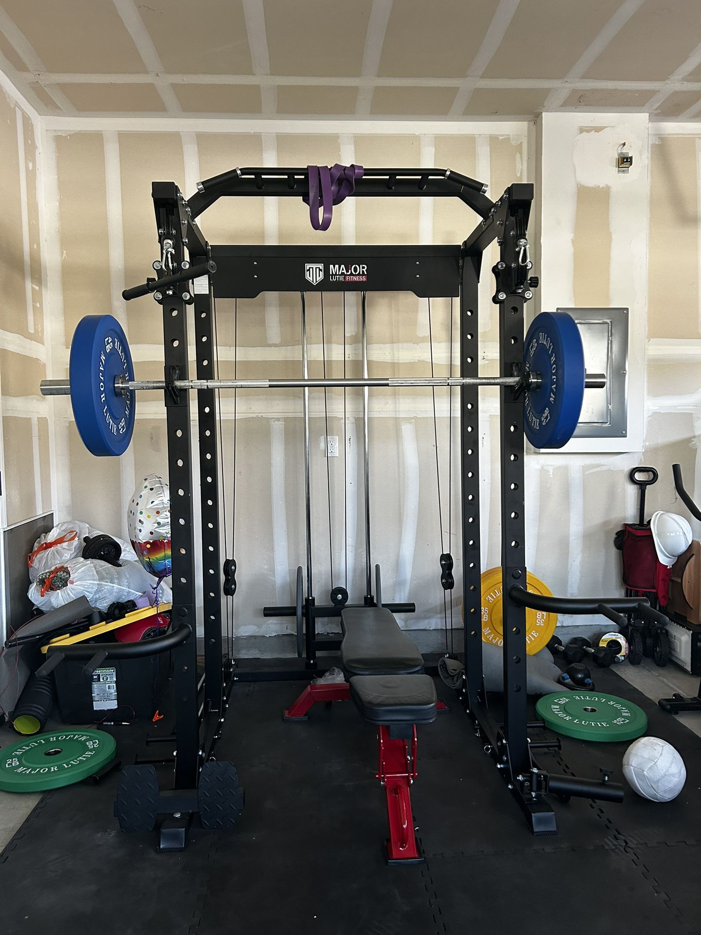 GYM SET WITH WEIGHTS & HANDLES