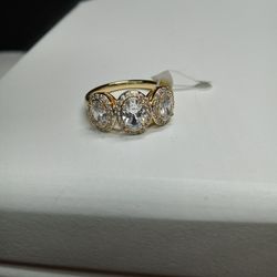 Beautiful Ring Size 7,8, Or 9 14K Gold Laminated Hi Quality Material