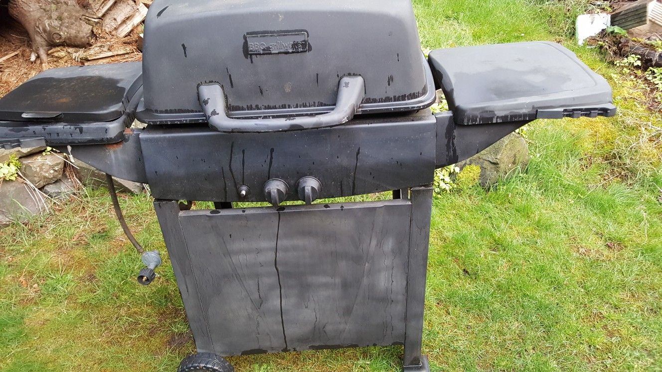 Grill Master propane bbq grill w/side burner FREE