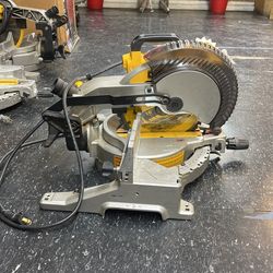 Dewalt DWS713 - 15 Amp Corded 10" Compound Single Bevel Miter Saw