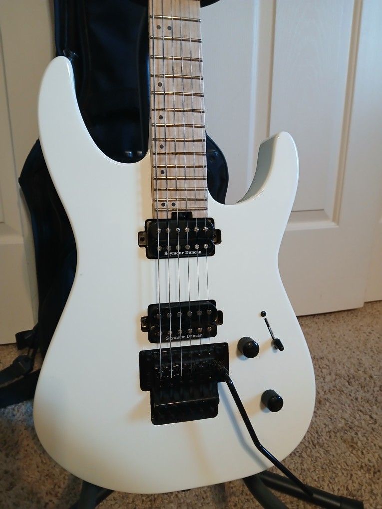 Jackson - DK2M (Mexico) w/EB Amp Bag