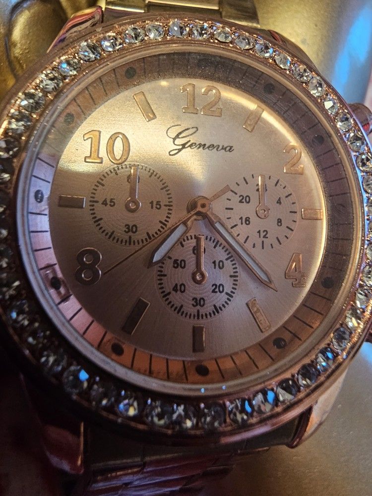 $35.00 - 1970's-80's GENEVA WATCH, Platinum Rose Gold/Lots Of Crystal Accents! Needs Battery - Lowest Price!
