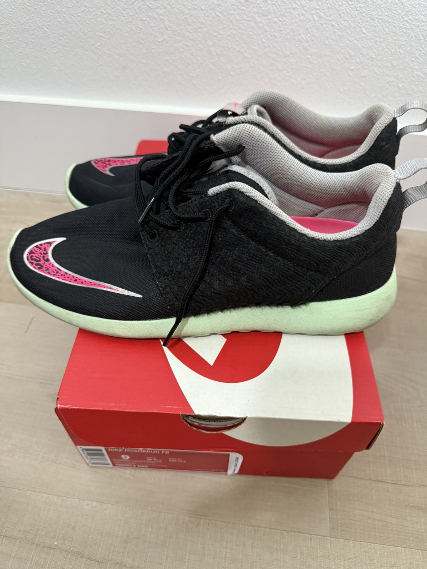 Nike Roshe Run FB Yeezy Pink Mint 2013 Sz 9