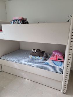 Trundle bed