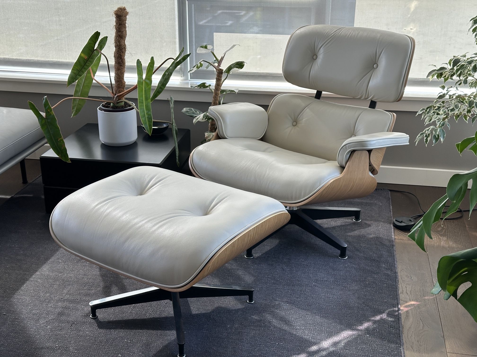 Eames Lounge Chair & Ottoman - Authentic - DWR - Mint! Offers Accepted