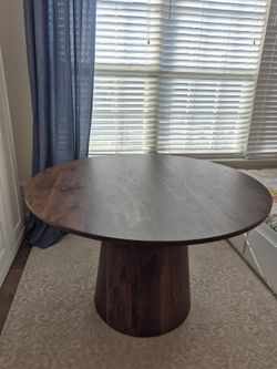 Round Pedestal Dining Table