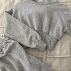 Grey tracksuit set woman’s size flared bottoms with pockets cropped sweater with hoodie.  Used in good condition. #tracksuit 
