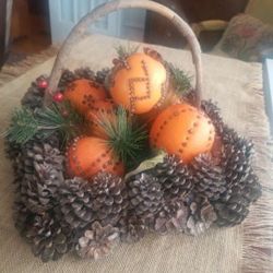 Beautiful Vintage Pinecone Baskets