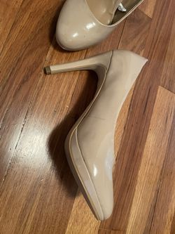 Women’s Beige Patent Leather Size 8.5