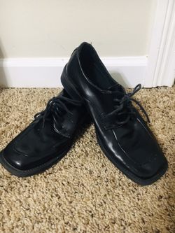 Boys dress shoes Size 5