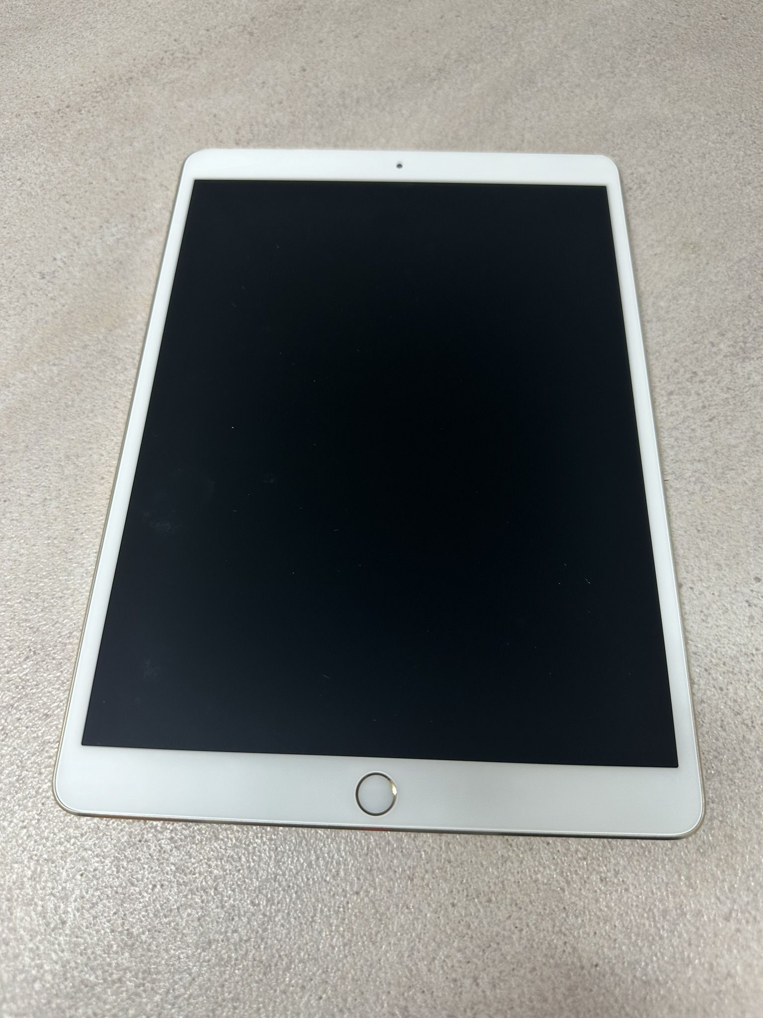 iPad Pro 10.5” - 64GB - Like New Condition