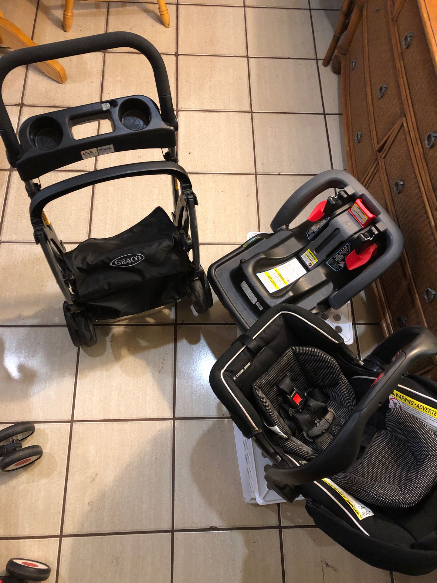Graco newborn car seat, base and stroller