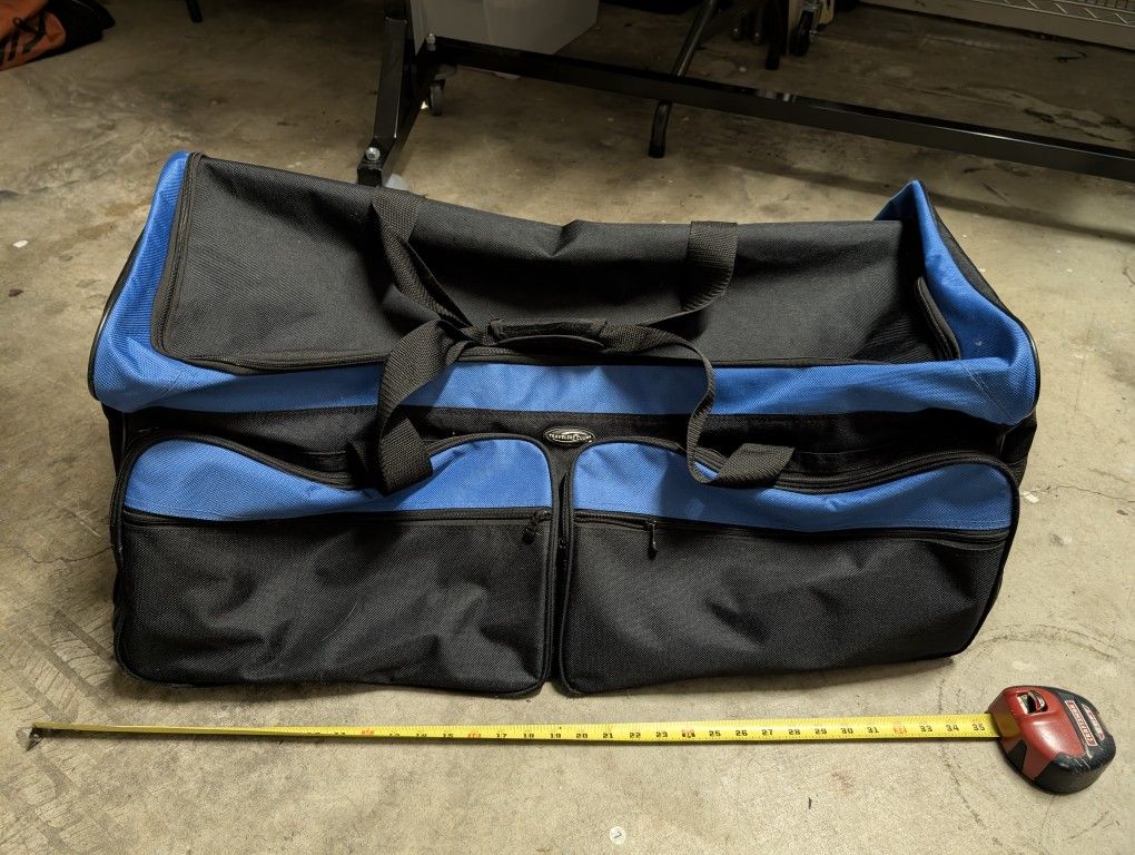 Duffle Bag With Wheels 