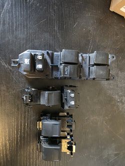 Toyota Tundra Door And Windlow OEM Buttons, See Description 