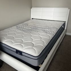 Queen size bed