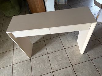 Desk w/ 2 drawers