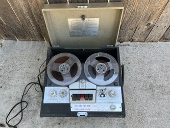 VOICE OF MUSIC VM PORTABLE REE TO REEL VINTAGE MODEL 720 FOR ONLY$89.00