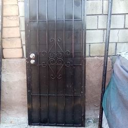 Puerta De Metal Reforzada Para Casa 32 Por 80 Seminueva Este De Los Ángeles