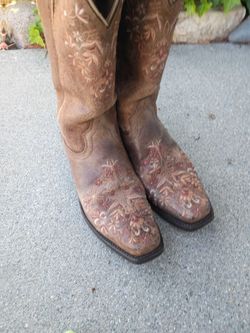 Cowboy Boots Women's Embroidered Flowers Size 8.5 - 9