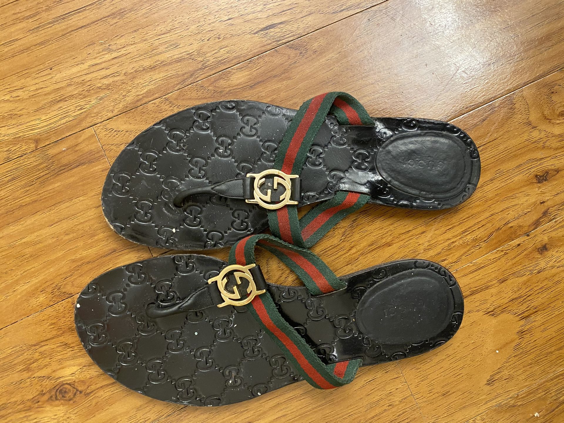 Gucci thong sandals size 9 women