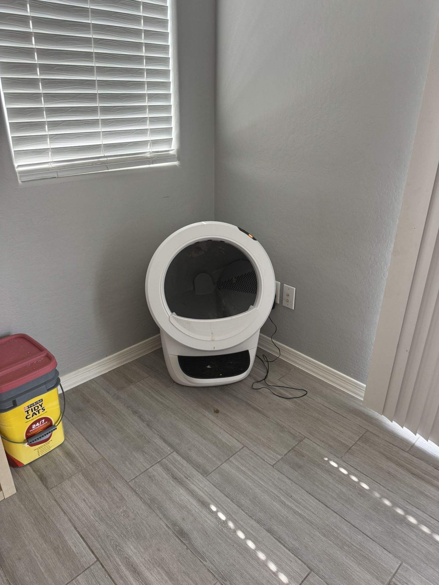 Whisker Litter-Robot Automatic Self-Cleaning Litter Box