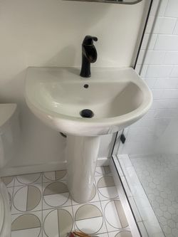 American Standard Pedestal Sink And Faucet In A Tuscan Bronce Finish