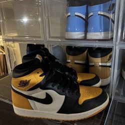 Jordan 1 Retro High OG "Yellow Toe"
