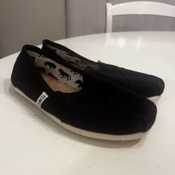 Women’s Black Toms