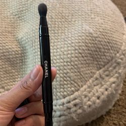 CHANEL MAKEUP BRUSH
