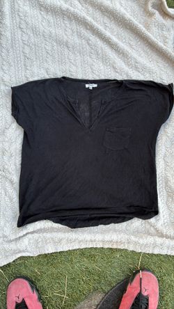Girl v neck medium shirt