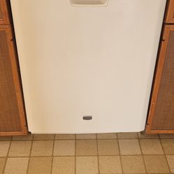 Maytag Dishwasher - Runs Perfectly