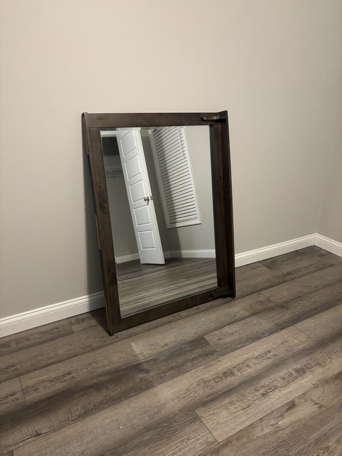 Dresser With Mirror