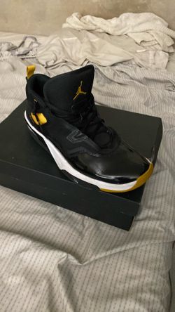 Jordan stay loyal three black and white size 12