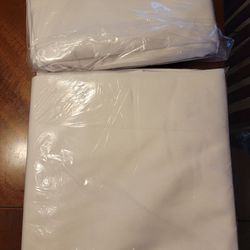New In Package 2 White Round Polyester Tablecloths 120" Thumbnail