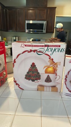 Christmas dinnerware set