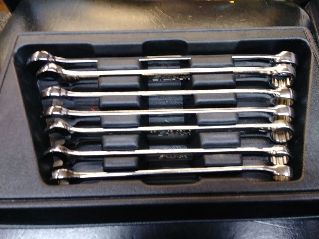 Snap-on 7-piece 12-point metric flank drive plus standard combination wrench set