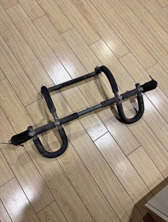 Pull Up Bar