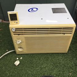 AC , Blows COLD