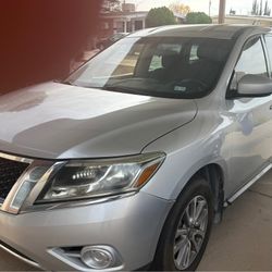 2014 Pathfinder 4x4 / Hitch