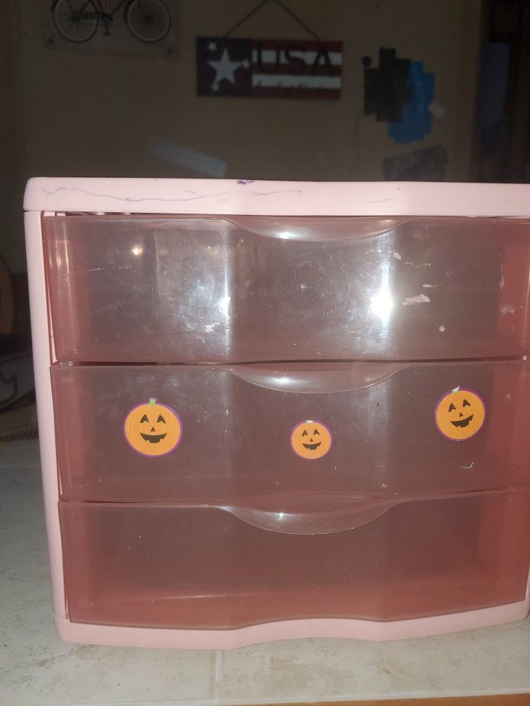5 Sets Of PLASTIC DRAWERS SET. AN 2 SMALL 1s 