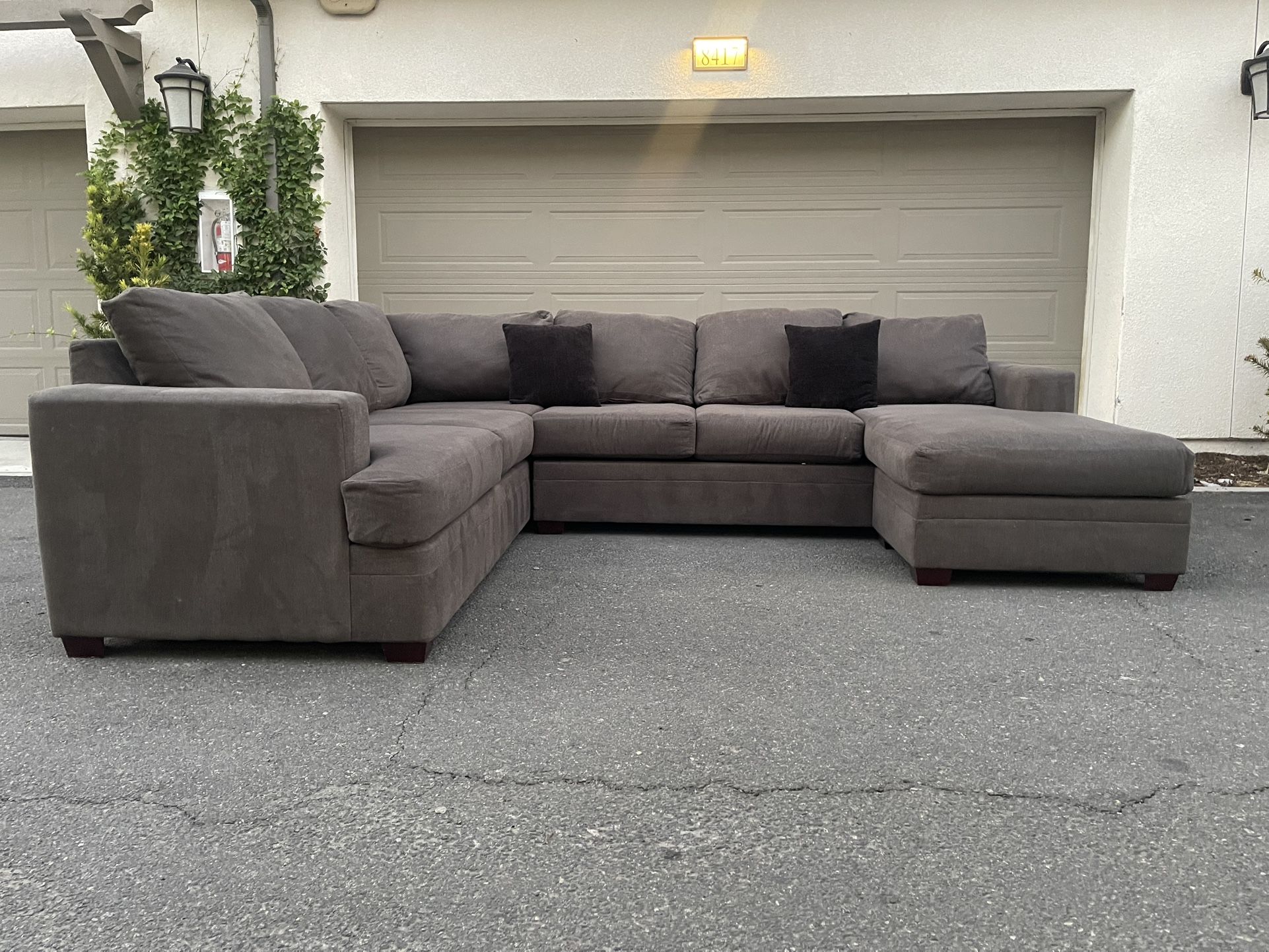 Stunning Gray Sectional Couch In Excellent Condition - Free Delivery 🚚