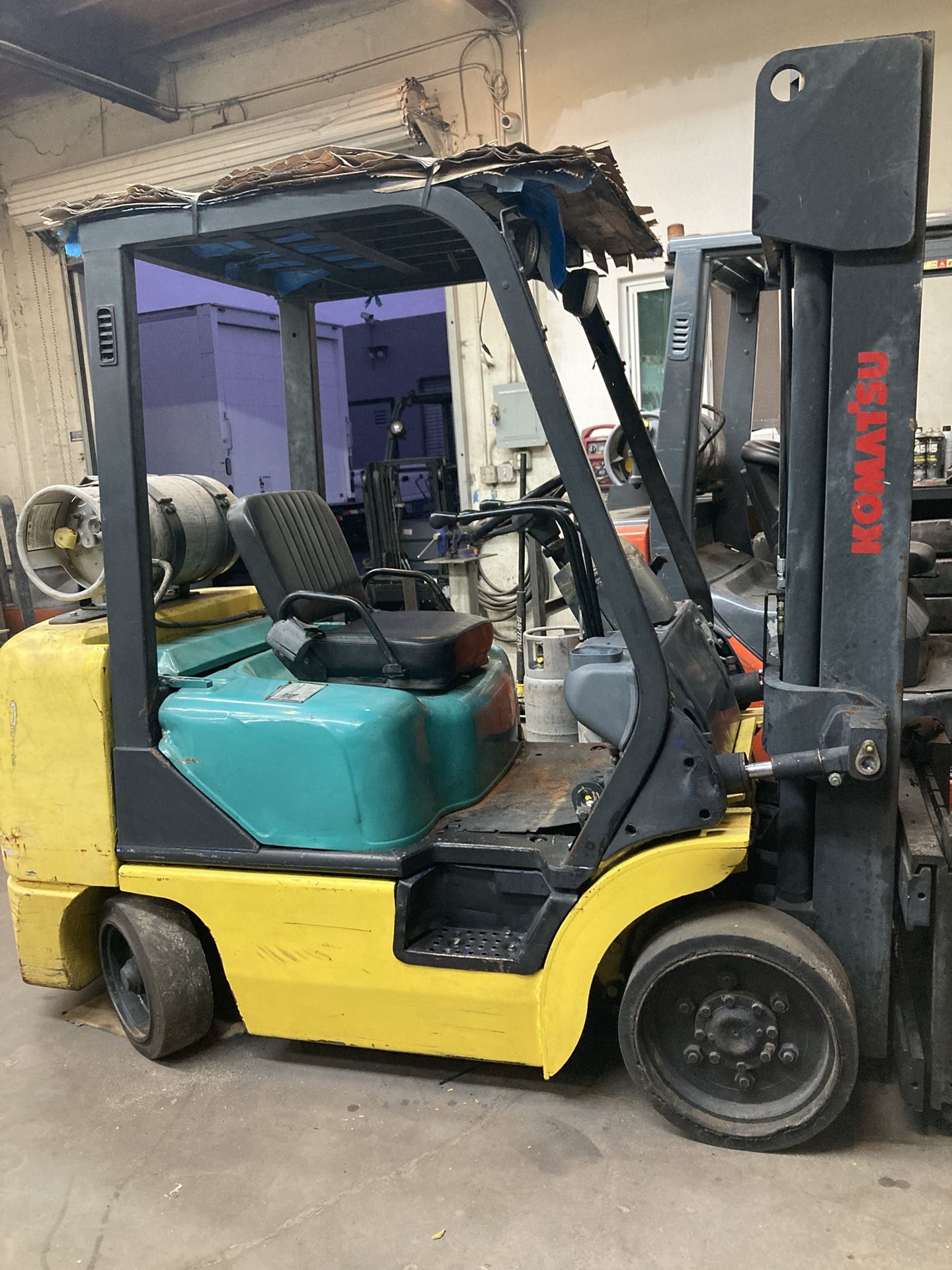 Komatsu Forklift 6000 lb Cap SIDE SHIFT