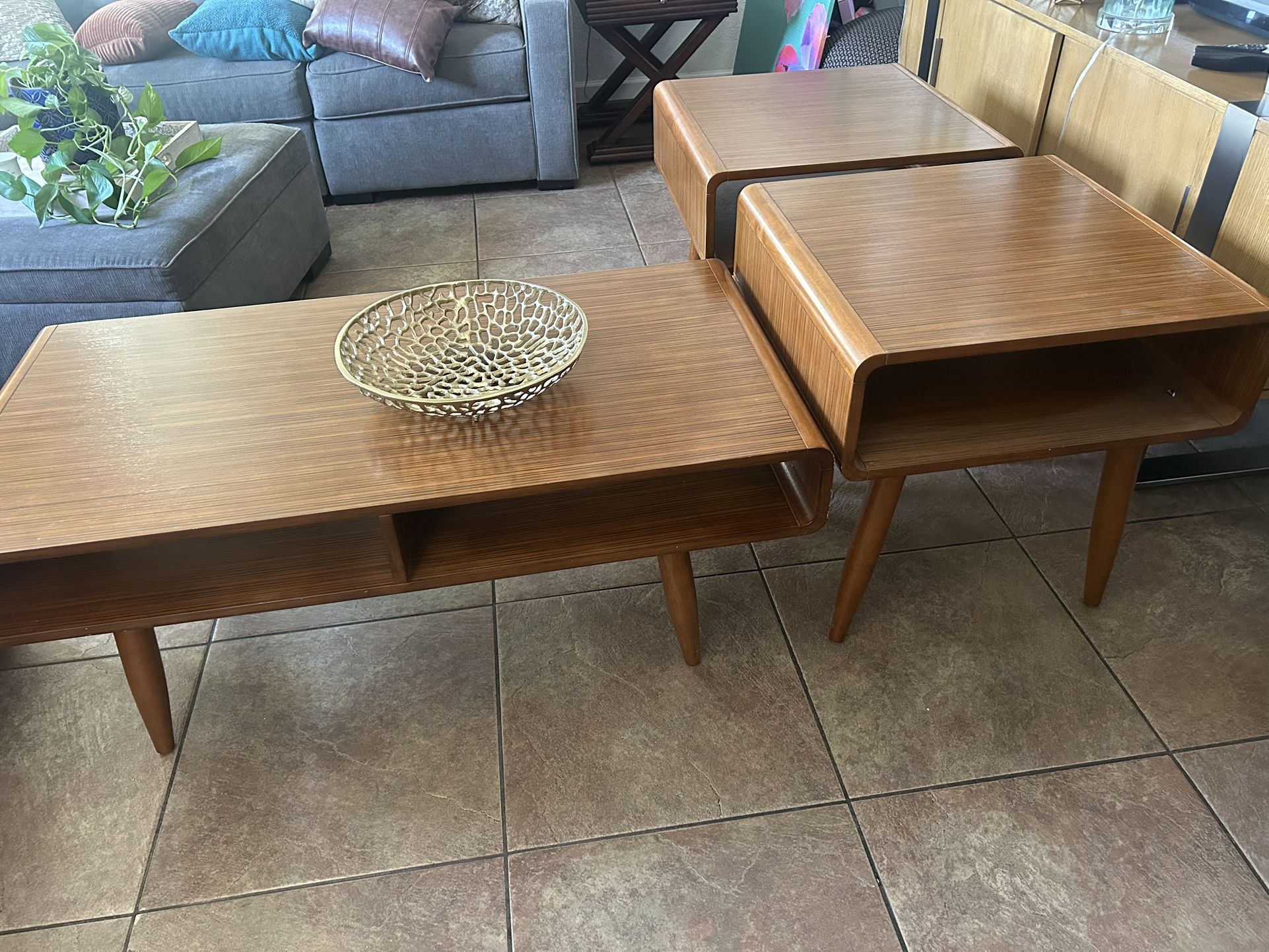 Excellent Condition Coffee Table And 2 End Tables