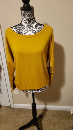 Secret Treasures Sleepwear Fleece Top Size Medium 

