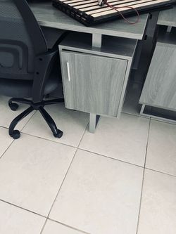 Buró y sillas para oficinas