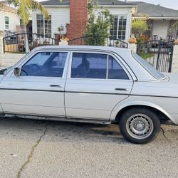 1982 Mercedes Benz 300D Turbo Diesel