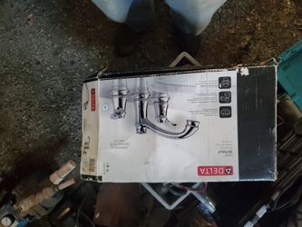 NEW Delta Faucet Set
