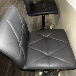 2 Bar Stools 