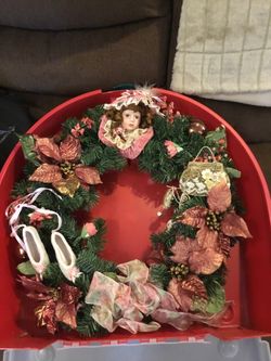 Beautiful porcelain doll Christmas wreath in a storage case. Excellent condition and excellent price  